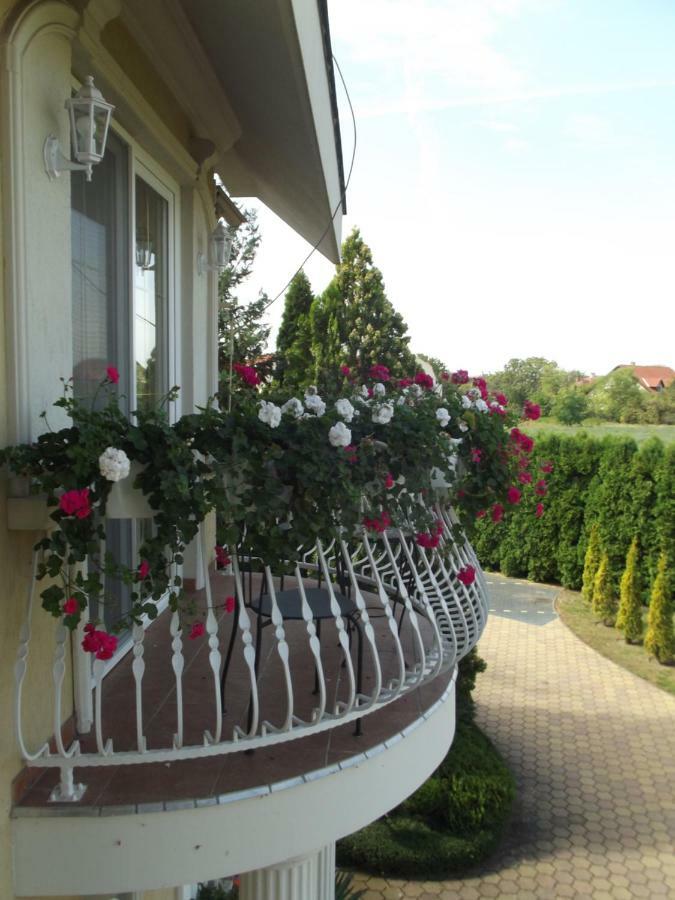 Villa Rosa Hajdúszoboszló Eksteriør billede